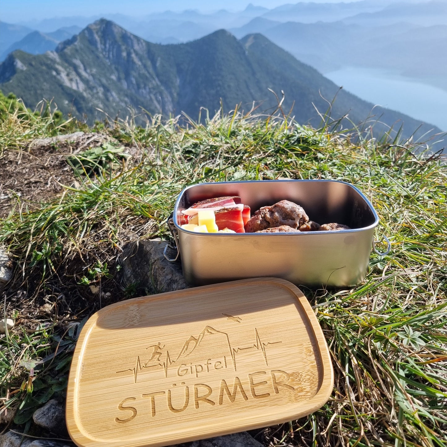 DekoAlm24 Brotdose | Lunchbox | Edelstahl mit Bambusdeckel - Camping Fieber